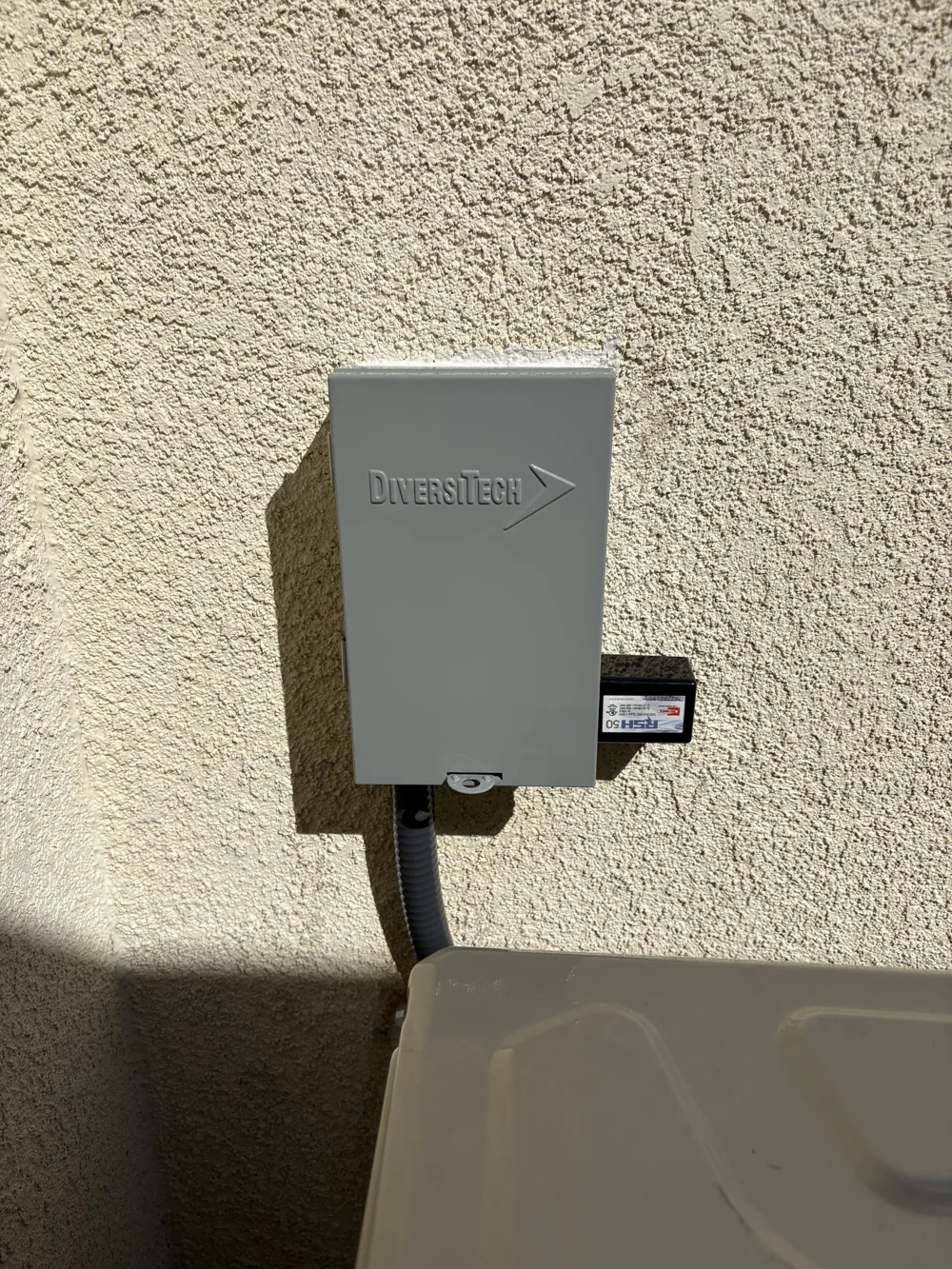 Outdoor disconnect box with surge protector